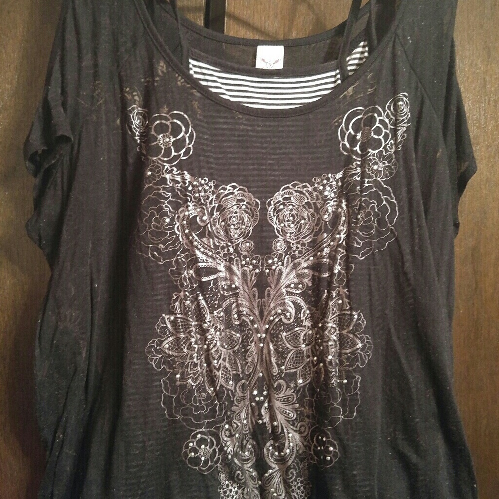 Cute shoulderless top with tank